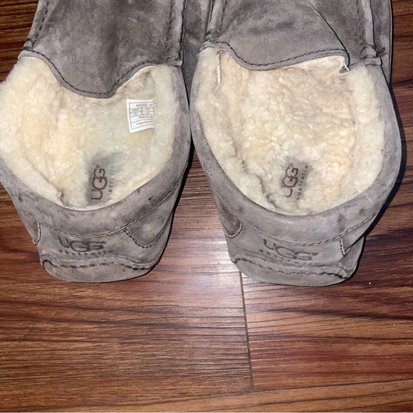 Men’s Sz. 9 UGG Ascot Slippers in good/fair condition - Picture 8 of 8